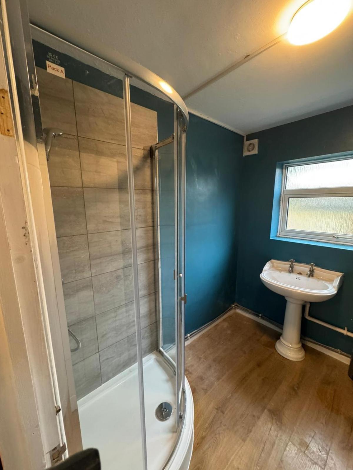 Contractors-City Centre-Parking-Sleeps 9 -Smart Tv, 2 Bathrooms! Coventry Bagian luar foto
