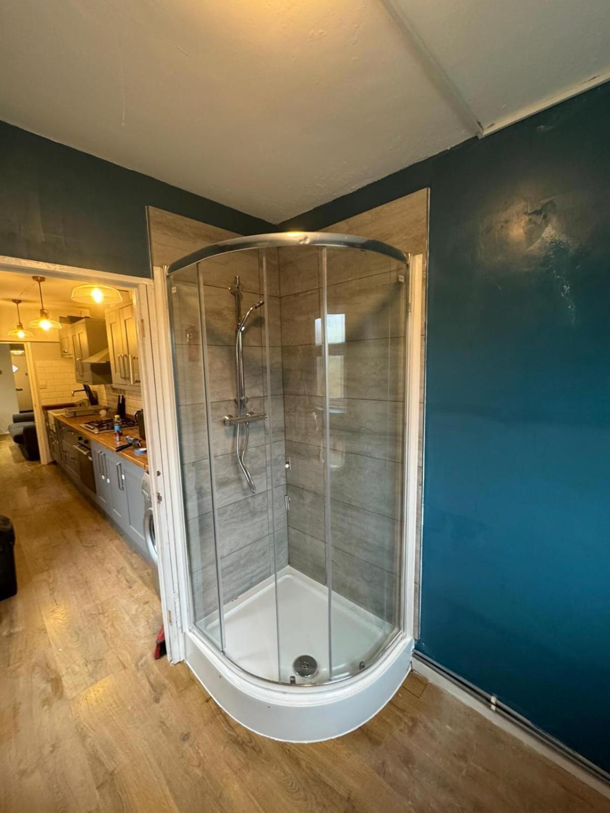 Contractors-City Centre-Parking-Sleeps 9 -Smart Tv, 2 Bathrooms! Coventry Bagian luar foto